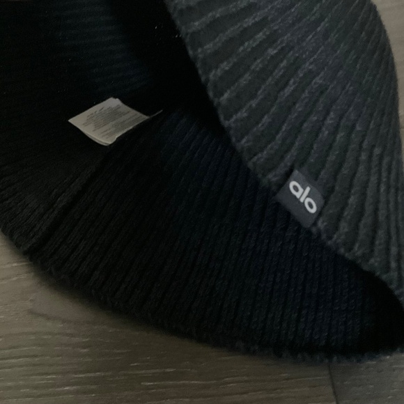 Alo Yoga Denim Knit Cloche Black/Anthracite. main image 4